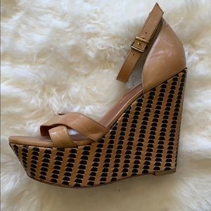 Pour La Victoire Tan Wedges